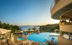 Chorvatsko plné zábavy: Hotel Sunny Krk *** přímo u pláže s rozšířenou polopenzí, bazénem + třetí osoba zdarma