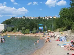 Pláž, Hotel Omišalj, Omišalj, ostrov Krk, Chorvatsko