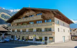 Dolina Zillertal w pobliżu kolejek w Hotelu Garni Viktoria ze śniadaniem/obiadokolacje + na baseny/sauna