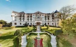 Maďarsko: 4* Zámecký Borostyán Med Hotel s plnou penzí a luxusním wellness neomezeně (bazény, vířivky, sauny)