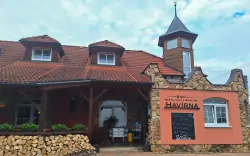 Moravský kras u zámku v Letovicích: Penzion Havírna se snídaní nebo polopenzí a bowlingem + masáž a litr vína