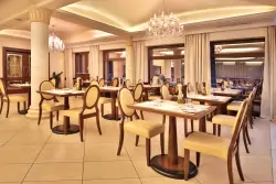 Restaurace, Retro Riverside Wellness Resort ***** 