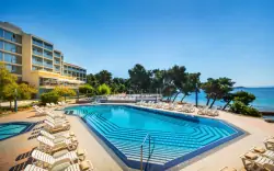 Orebić: Tengerparti üdülés az Aminess Grand Azur Hotel ****-ben all inclusive light ellátással és medencével