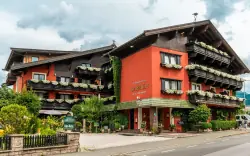 Tyrolsko v Hotelu Bruggwirt **** se snídaní, 3 saunami a vstupem na koupaliště Panorama-Badewelt + slevy