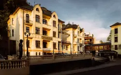 Trenčianske Teplice: Pobyt v Hotelu Most Slávy *** s polopenzí + neomezené wellness (bazén, sauna) a procedury