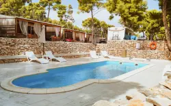 Medence, Boutique Camping Bunja, Brač, Horvátország