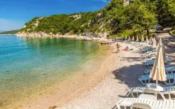 Horvátország: Nyaralás a Holiday Resort Kačjak ** elegáns bungallójában, konyhával és tengerre néző terasszal