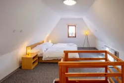 Izby, Penzión Mikulčin vrch, Vápenice, Biele Karpaty