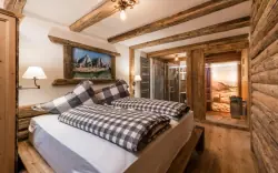 Rustikální ložnice, Hotel Bergschlössl ****, Luson