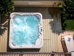 Jakuzzi a teraszon, City Hotel Merano ****, Merano, Olaszország