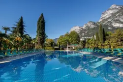 Bazén, Du Lac et Du Parc Grand Resort ****, Riva del Garda, Itálie