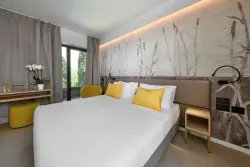Nowoczesny pokój hotelowy, Hotel Royal Village ****, Limone sul Garda (BS), Włochy