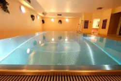 Vnitřní bazén, Alpenhotel Marcius ***, Nassfeld, Rakousko