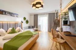 Moderní hotelový pokoj, Hotel Lärchenhof ****, Katschberghöhe, Rakousko