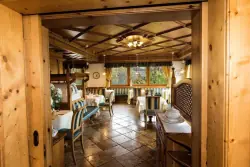 Restauracja z drewnem, Hotel Lagorai Panoramic Resort ****, Cavalese, Włochy