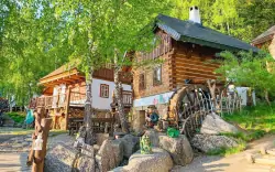 Vysočina: Pobyt ve stylové chatičce přímo v Pohádkové vesničce s polopenzí, bazénem a wellness + 2 děti zdarma