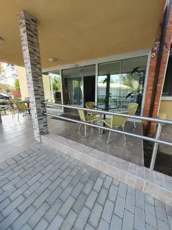 Terasa s posezením, Touring hotel ** Berekfürdő, Berekfürdő, Maďarsko