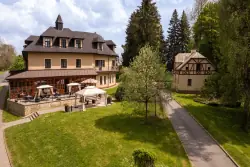 Mariánské Lázně: Wellness Golf Hotel Morris **** s raňajkami formou bufetu, vírivkou, saunou a procedúrami 