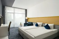 Pokoj s pohovkou, Hotel Yacht Wellness & Business ****, Siófok, Maďarsko