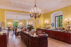 Restaurace s bufetem, Pytloun Schlosshotel Weikersdorf ****, Baden, Rakousko