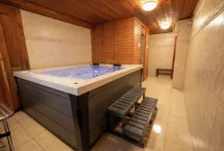 Wewnętrzne jacuzzi, Hotel Sirákov ***, Liptál, Czechy