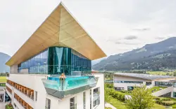 Basen z widokiem, Tauern Spa Hotel & Therme ****, Austria