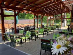 Záhradné posedenie, Resort Ráj Srbsko ***, Srbsko, Stredné Čechy, Česko