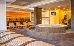 Sárvár v Hotelu Bassiana **** se snídaní či polopenzí, neomezeným wellness a vstupem do termálů + procedury