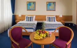 A Superior szoba kényelmesen felszerelt, Top Hotel Praha