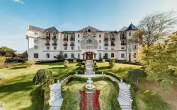Magyarország: Kastélypihenés a 4* Borostyán Med Hotelben teljes ellátással és korlátlan luxuswellnessel