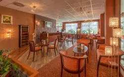 Hotelová kaviareň, Hotel Barátság ***, Hajdúszoboszló, Hajdúszoboszló, Maďarsko