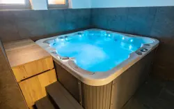 Pezsgőfürdő a Hotel Orsino **** szállodában, Horní Planá, Lipno