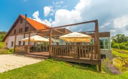 Modern Hotel Orsino *** a Lipnói-víztározónál, a Cseh-erdőben