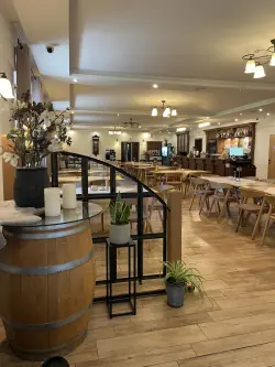 Interiér reštaurácie, Hotel Buchlov ***, Buchlovice, Česko
