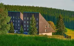 Krkonoše v Hoteli Tetřeví Boudy *** s polpenziou, wellness s bazénom, vírivkou a saunami + biliard a šípky