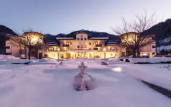 Budova hotela, Alpenpalace Luxury Hideaway & Spa Retreat *****, Ahrntal