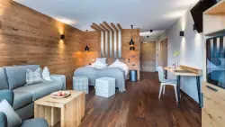 Nowoczesny pokój hotelowy, Wellness & Vital-Hotel Erica ****, Deutschnofen, Włochy