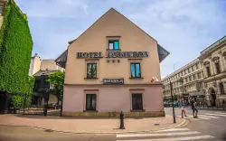 Hotel Nobilton*** położony jest w centrum miasta