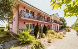 Nagymegyeri feltöltődés csupán 350 m-re a termálfürdőtől, a Karmon Park apartmanjaiban,  reggelivel