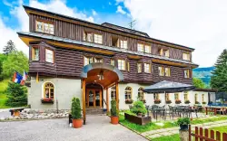 Špindlerův Mlýn: Alpský Hotel ***+ se snídaní či polopenzí, neomezeným wellness a ping pongem + sleva na masáž