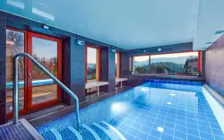 Jeseníky: Hotel Slunný dvůr *** se snídaní/polopenzí a vstupem do wellness (bazén, vířivka) + hořčíková lázeň