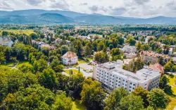 Polsko v Hotelu Cieplice Medi & SPA *** se snídaní/polopenzí a wellness centrem s bazénem se slanou vodou