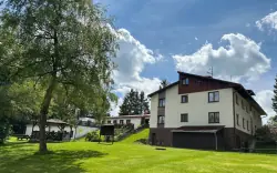 CHKO Žďárské vrchy: Pobyt v Hotelu a Penzionu Pegas *** s polopenzí + sportovní vyžití, venkovní gril a hřiště