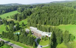 Jesioniki: Mala Morávka w Hotelu Neptun Mountain z obiadokolacją, odkrytym basenem i kominkiem/grillem 