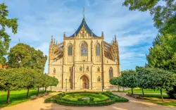 Kutná Hora központjában, a Szent Borbála-templom közelében: Hotel Mědínek *** reggelivel és kávéfőzővel