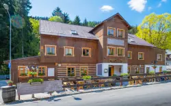 Pec pod Sněžkou ve stylovém Hotelu Hvězda *** s polopenzí, welcome drinkem a úschovnou kol + dětský koutek