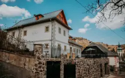 Pobyt v centru Banské Štiavnice v historické Resla Residence *** se snídaní, privátním wellness a fitness 