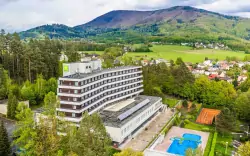 Beskydy: Ibis Styles Relax Rožňov pod Radhoštěm **** s polpenziou a vnútorným i vonkajším bazénom + sauna