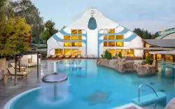 Hévíz: 4* NaturMed Hotel Carbona s polpenziou/plnou penziou a neobmedzeným termálnym wellness + masáž a drink
