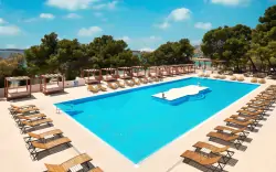 Chorwacja: Vodice w Hotelu Imperial *** z obiadokolacją, basenami i centrum fitness + animacje dla dzieci